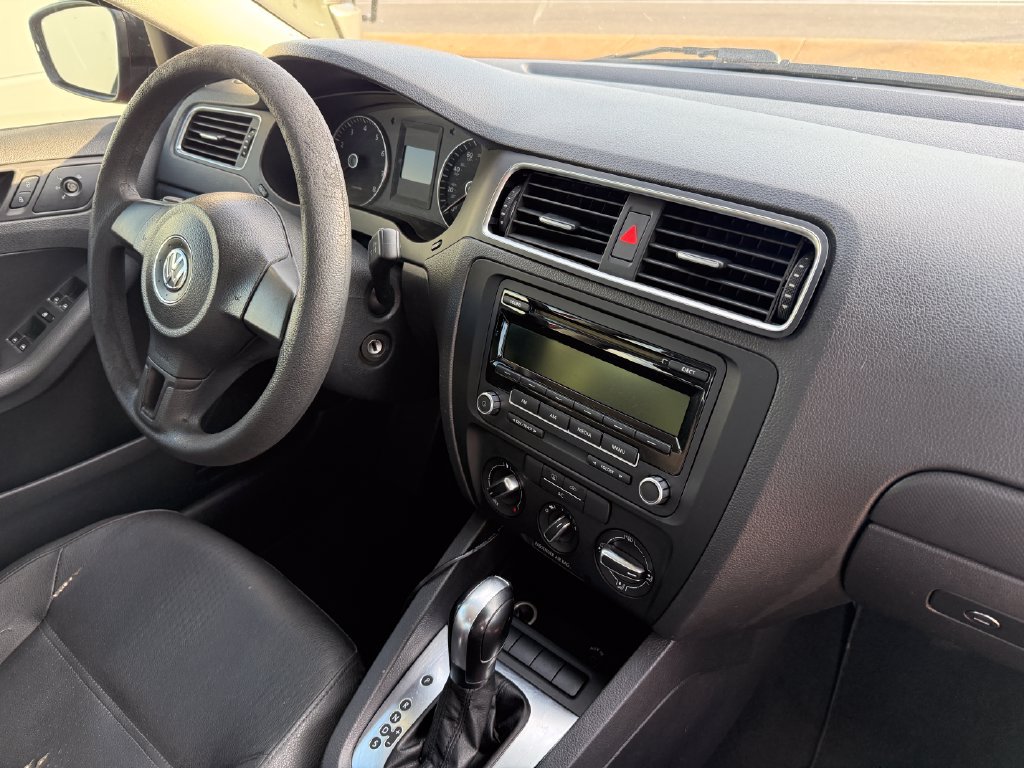 Used 2012 Volkswagen Jetta SE FWD image 13