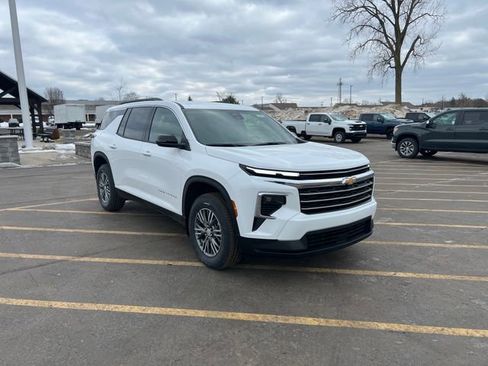 New 2026 Chevrolet Traverse LT w/ LPO, Floor Liner Package image 7