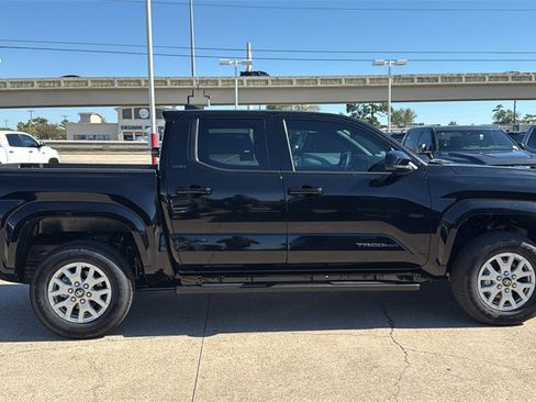 New 2025 Toyota Tacoma SR5 image 9