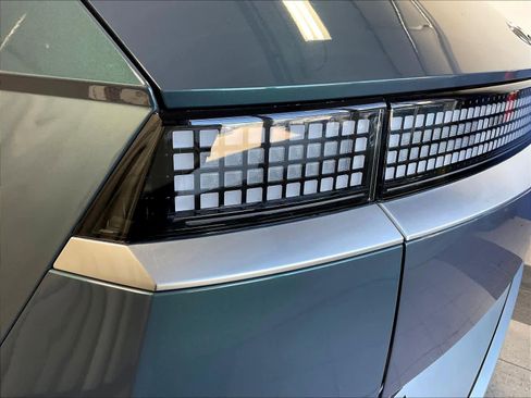 Used 2024 Hyundai Ioniq 5 Limited image 35
