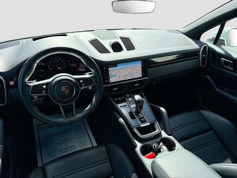 Used 2023 Porsche Cayenne AWD/4WD image 24
