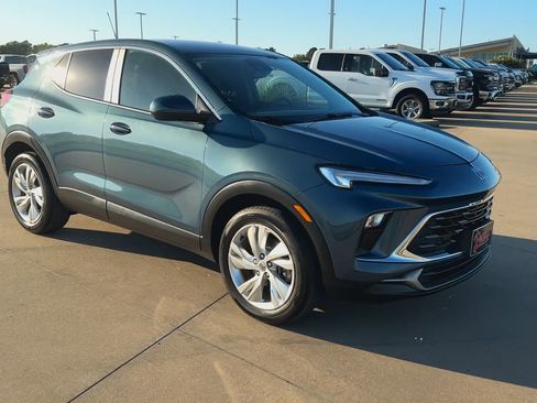 Used 2024 Buick Encore GX Preferred image 3