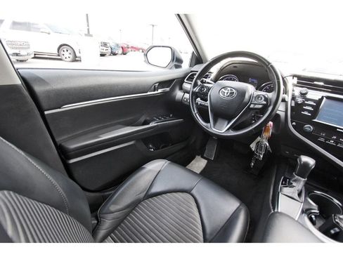 Used 2020 Toyota Camry SE FWD image 8