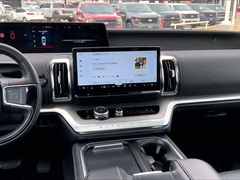 Used 2025 Ford Expedition Max Platinum AWD/4WD image 7