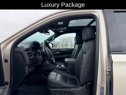 Used 2023 Chevrolet Suburban RST w/ Luxury Package image 8