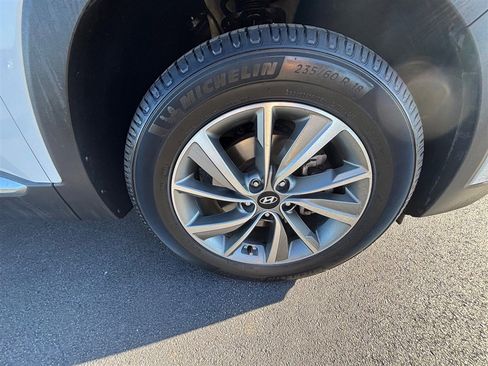 Used 2019 Hyundai Santa Fe SEL image 26