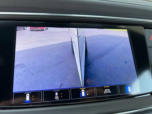 Used 2024 Buick Enclave Premium image 36