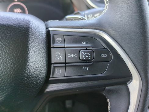 Used 2024 Jeep Grand Cherokee Altitude AWD/4WD image 25