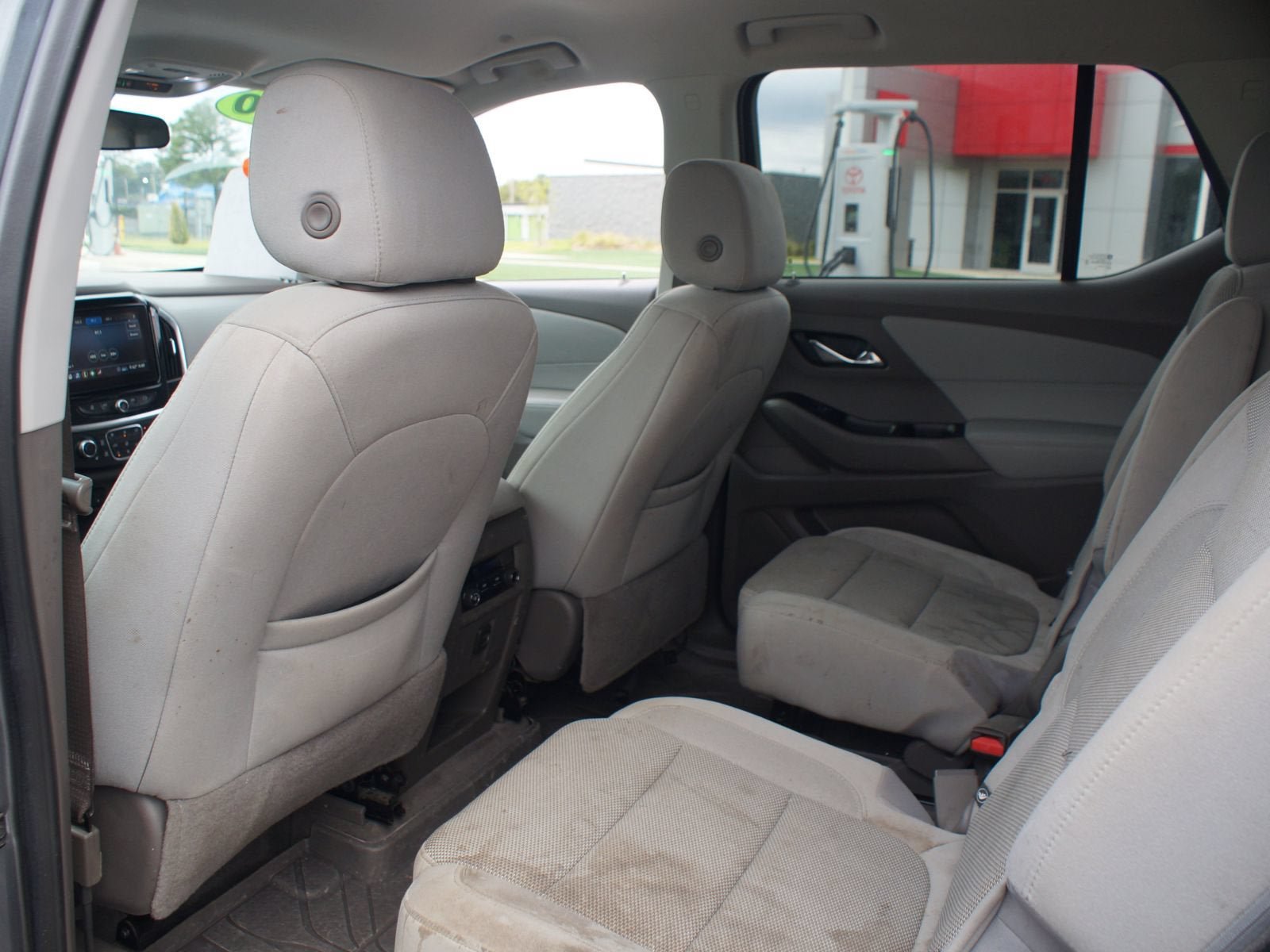 Used 2020 Chevrolet Traverse LT FWD image 11