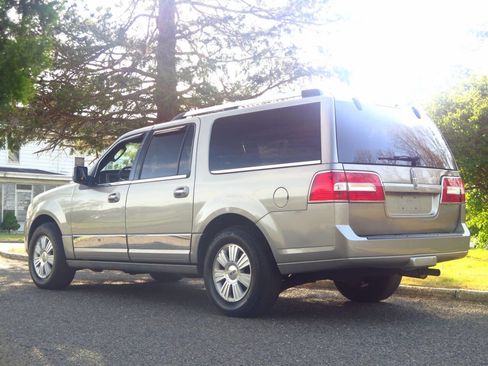 Used 2008 Lincoln Navigator L 4WD image 3