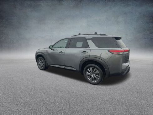 Used 2024 Nissan Pathfinder SV image 17