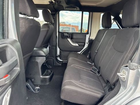 Used 2014 Jeep Wrangler Unlimited Sahara w/ Connectivity Group AWD/4WD image 14