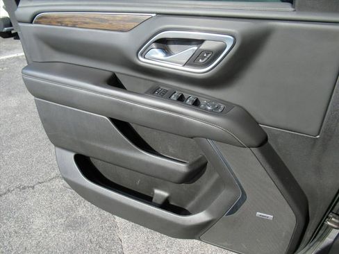 Used 2021 Chevrolet Tahoe Premier w/ Premium Package image 29