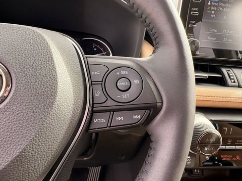 Used 2019 Toyota RAV4 Limited w/ Cold Weather Package image 27