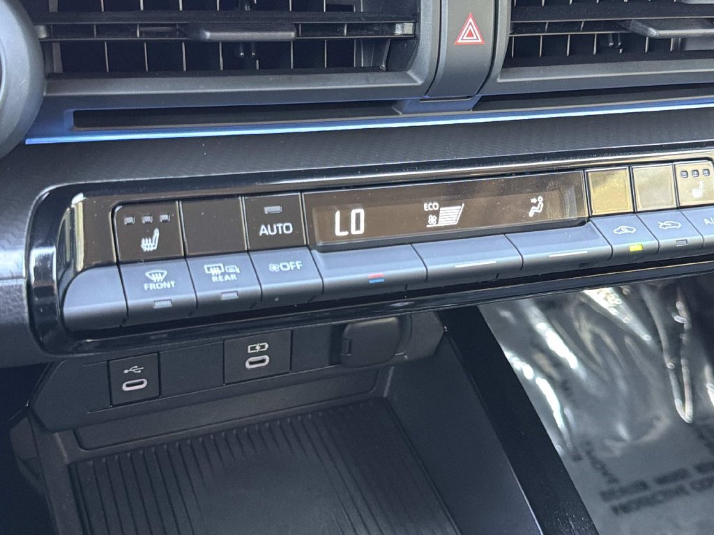 Used 2025 Toyota Prius FWD image 23