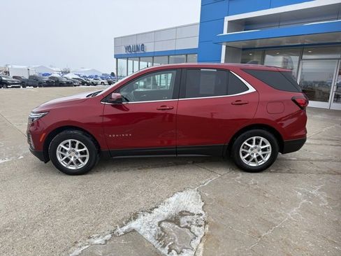 Used 2022 Chevrolet Equinox LT image 2
