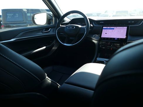 New 2025 Jeep Grand Cherokee Limited image 20