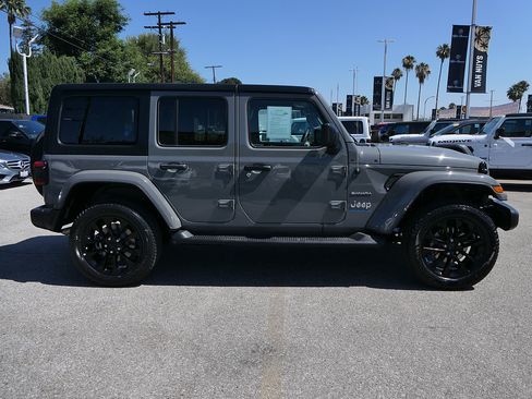Used 2023 Jeep Wrangler Unlimited Sahara AWD/4WD image 3