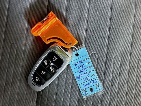 Used 2022 Hyundai Santa Cruz SEL image 32