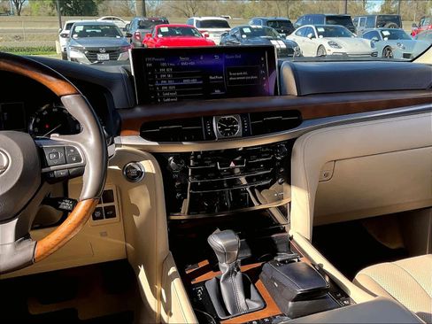 Used 2020 Lexus LX 570 4WD w/ Luxury Package image 8