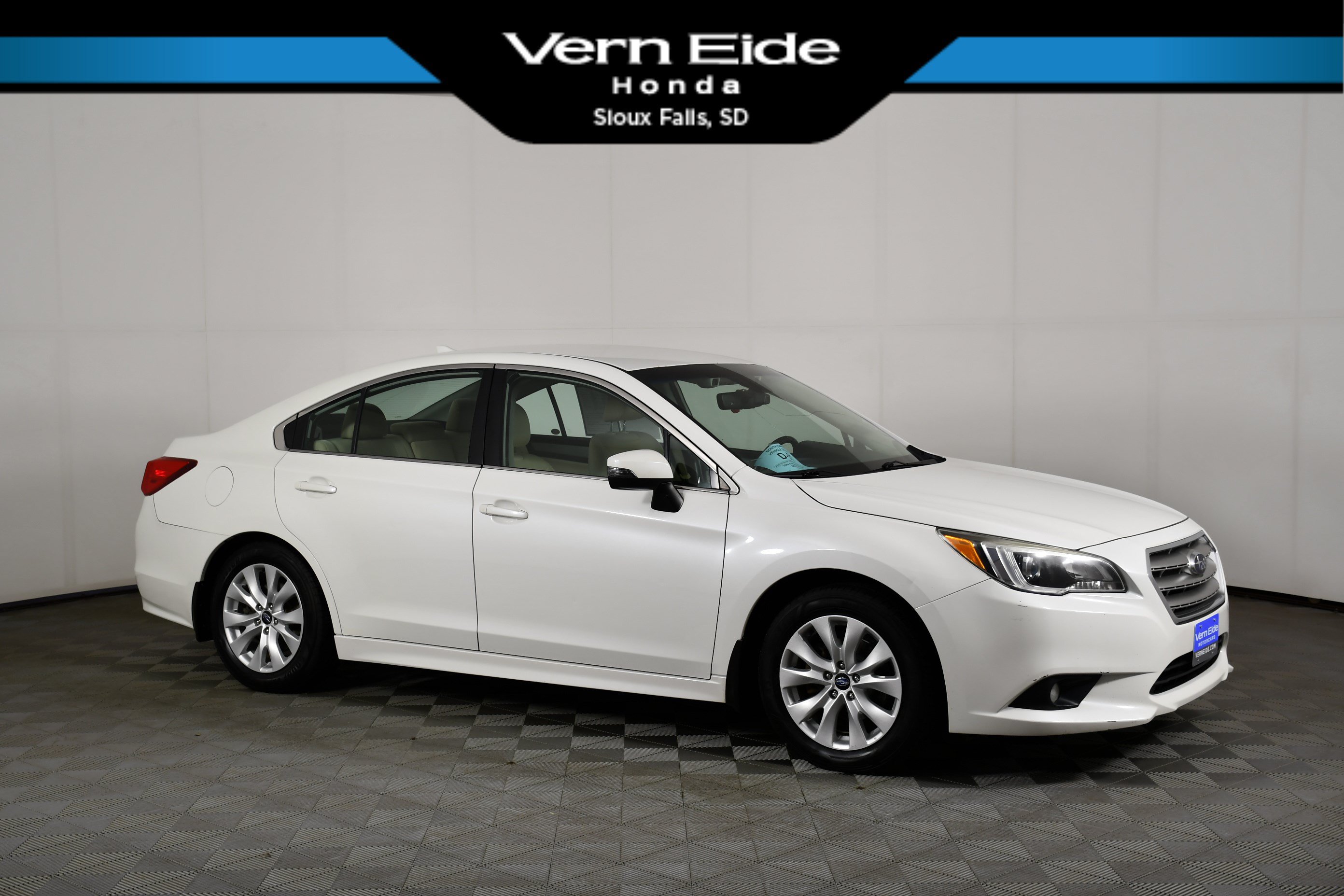 Used 2017 Subaru Legacy 2.5i Premium AWD/4WD image 1