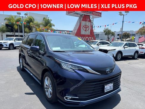 Used 2023 Toyota Sienna XLE w/ XLE Plus Package FWD image 2