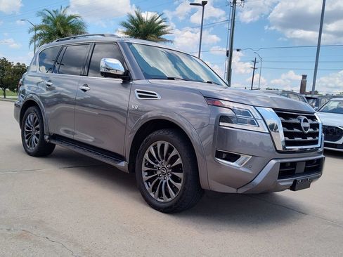 Used 2022 Nissan Armada Platinum RWD image 16