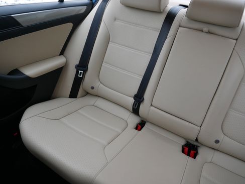 Used 2018 Volkswagen Jetta SE image 12