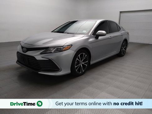 Used 2022 Toyota Camry LE image 1