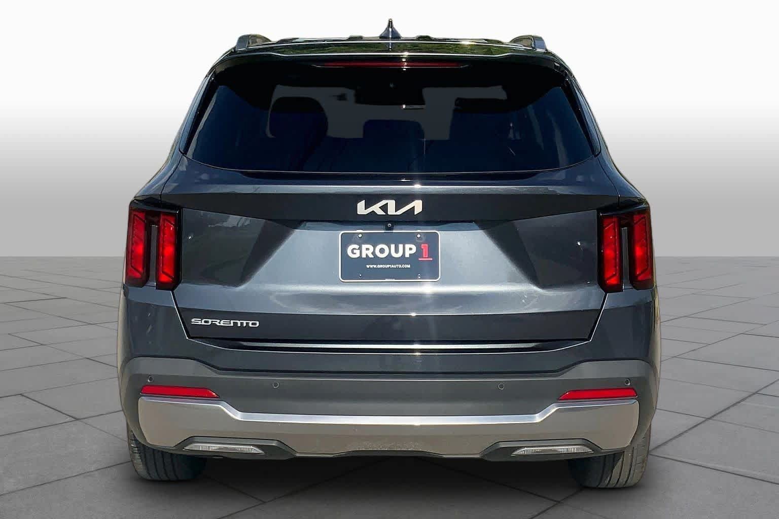 Used 2024 Kia Sorento S FWD image 5