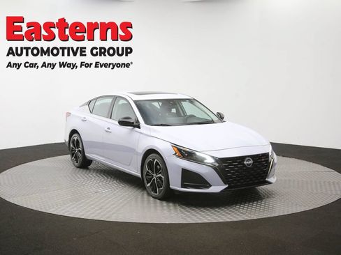 Used 2025 Nissan Altima 2.5 SR w/ SR Premium Package AWD/4WD image 50
