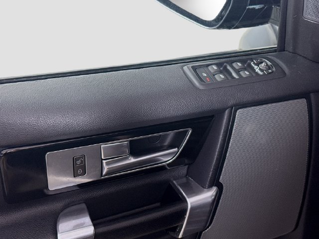 Used 2016 Land Rover LR4 HSE AWD/4WD image 23