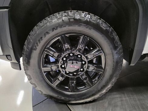 Used 2024 GMC Sierra 2500 AT4 w/ AT4 Premium Plus Package image 7