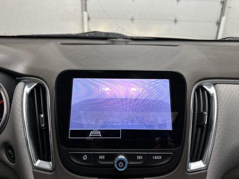 Used 2021 Chevrolet Malibu LT image 30