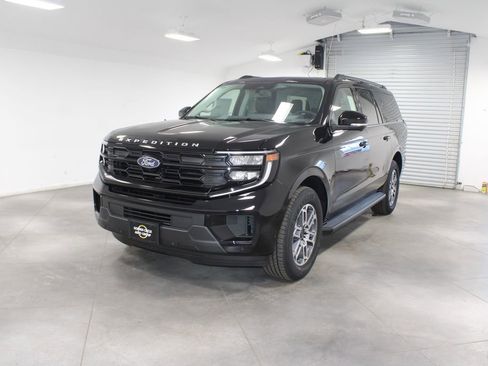 New 2025 Ford Expedition Max Active image 3