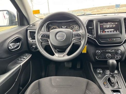Used 2021 Jeep Cherokee Latitude w/ Mopar Interior Package AWD/4WD image 13