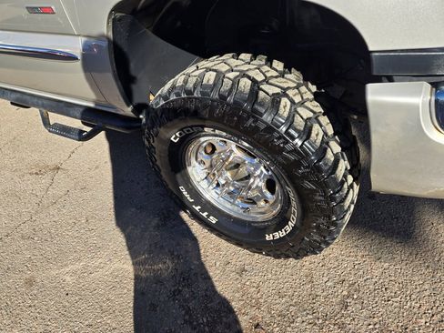 Used 2005 GMC Sierra 2500 SLE w/ Heavy-Duty Power Package image 12