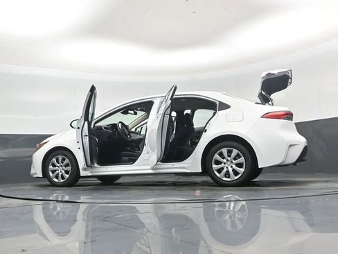 Used 2025 Toyota Corolla LE image 54