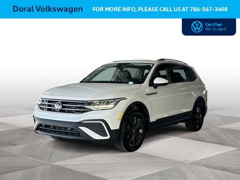 Certified 2023 Volkswagen Tiguan SE FWD image 1