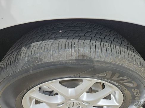 Used 2025 Chrysler Pacifica Select image 26