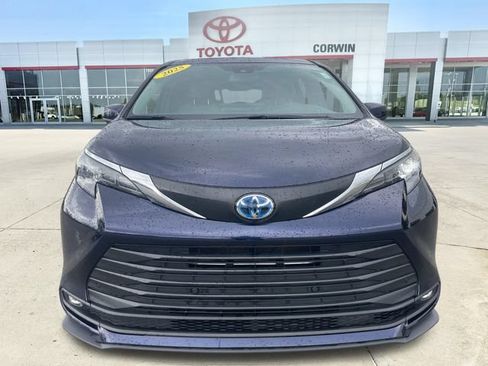 Used 2025 Toyota Sienna XLE FWD image 8