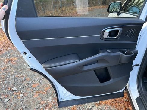 Used 2024 Kia Sorento S image 15