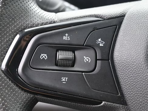 Used 2025 Chevrolet Trax LT FWD image 18