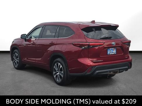 Used 2020 Toyota Highlander XLE AWD/4WD image 8