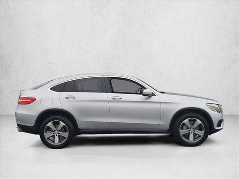 Used 2017 Mercedes-Benz GLC 300 4MATIC Coupe image 4