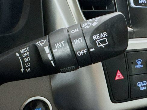 Used 2018 Toyota Highlander XLE FWD image 14