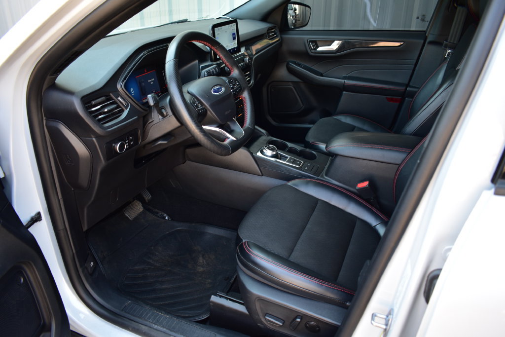 Used 2025 Ford Escape ST-Line FWD image 16