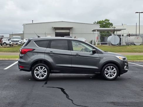 Used 2019 Ford Escape SE FWD image 3