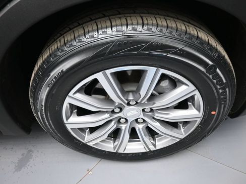 Used 2023 Cadillac XT4 Sport w/ Technology Package AWD/4WD image 13