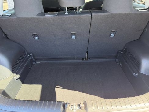 Used 2025 Kia Soul LX w/ LX Technology Package FWD image 29